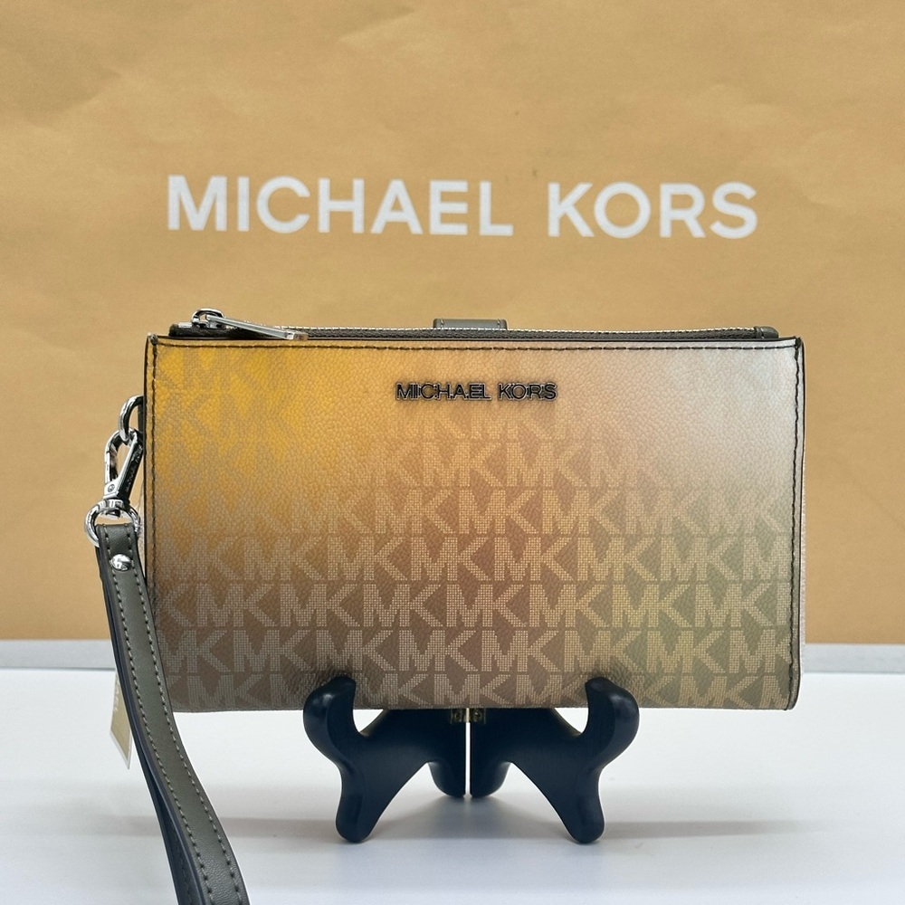 Michael Kors Olive Multi Jet Set Wristlet